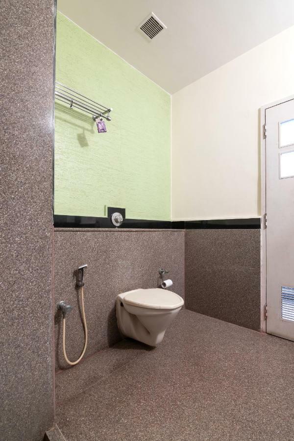 Oyo 345 Hotel Red Mount Aquilla Bengaluru Kültér fotó