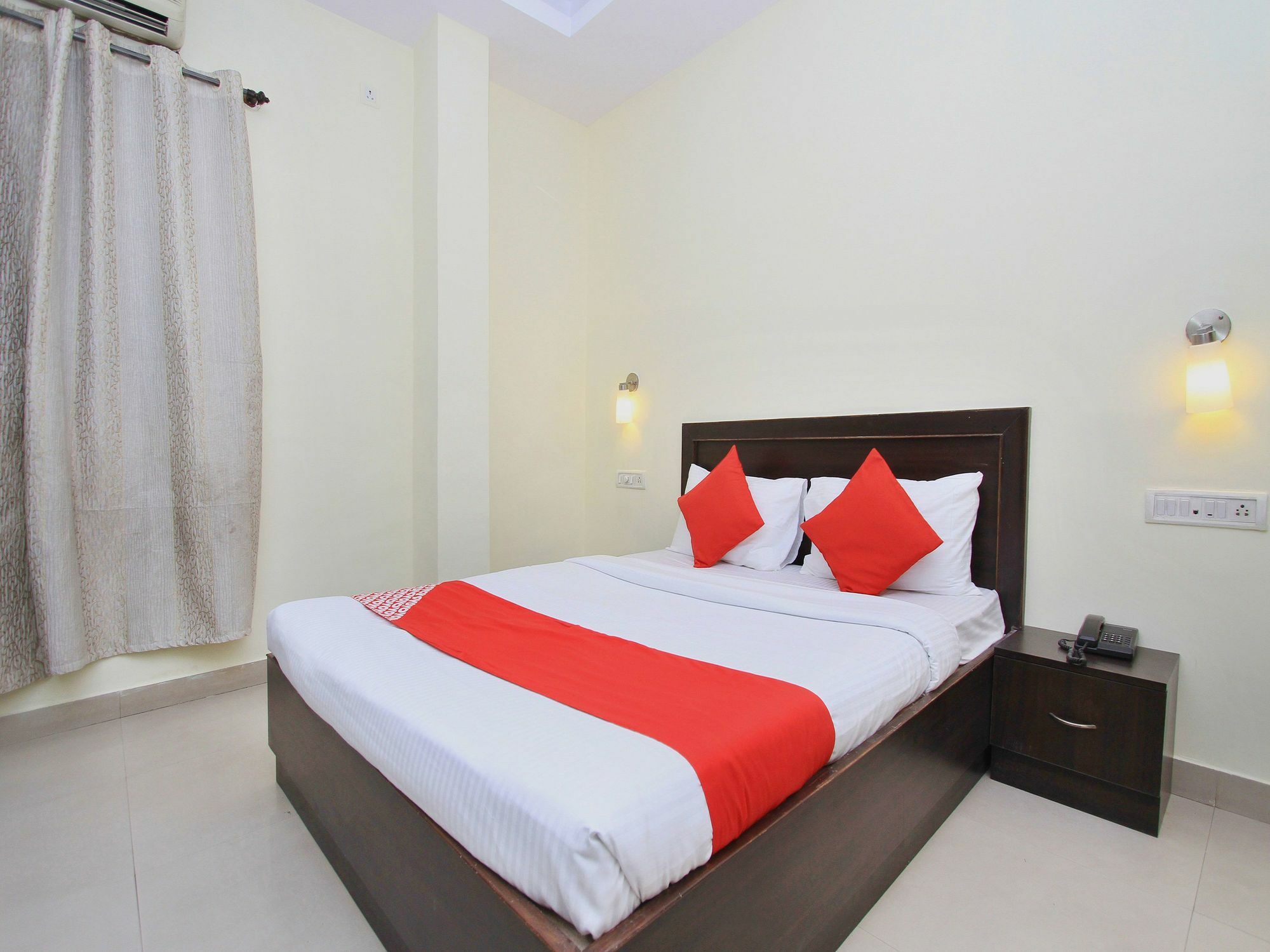 Oyo 345 Hotel Red Mount Aquilla Bengaluru Kültér fotó