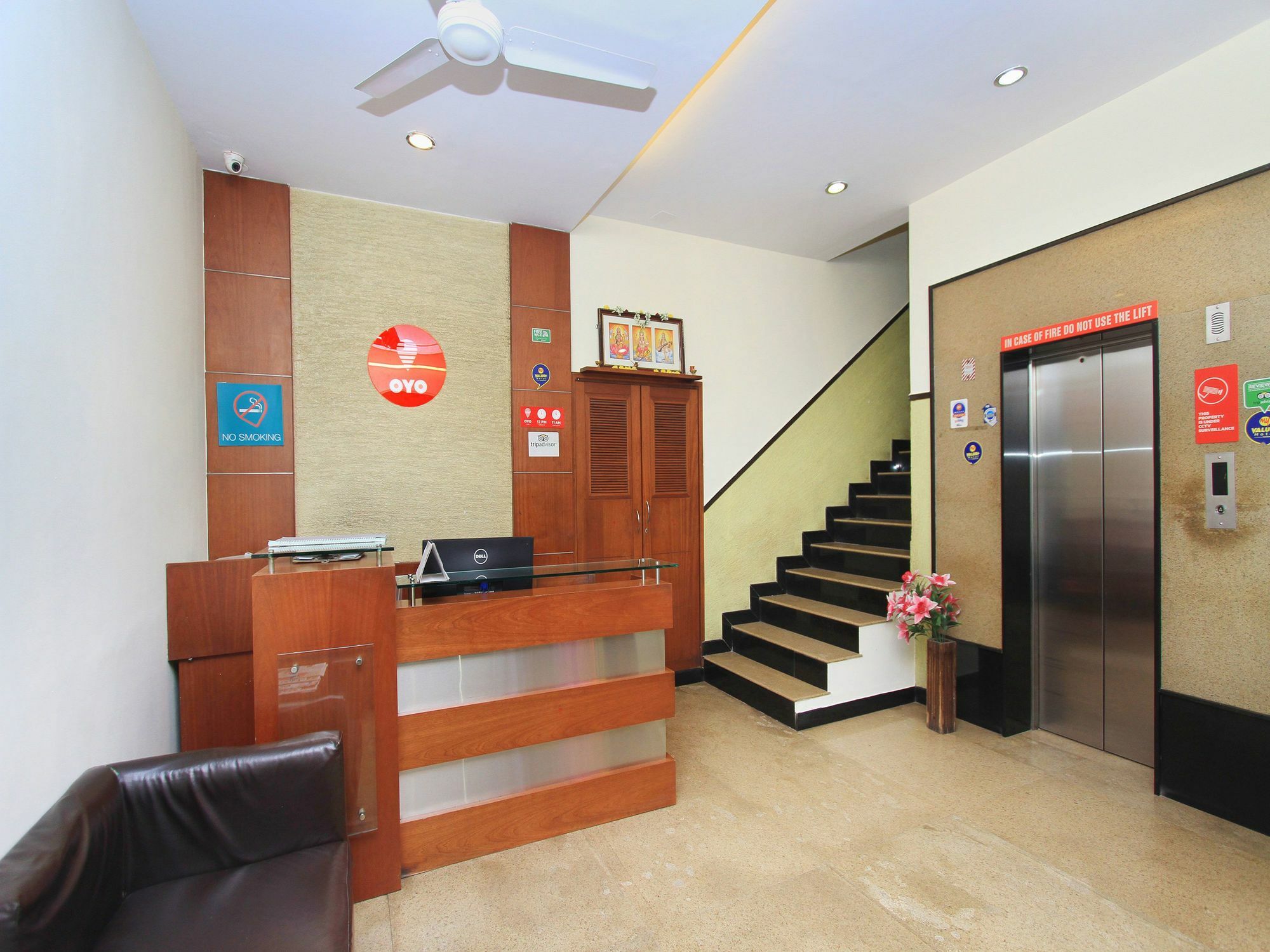 Oyo 345 Hotel Red Mount Aquilla Bengaluru Kültér fotó